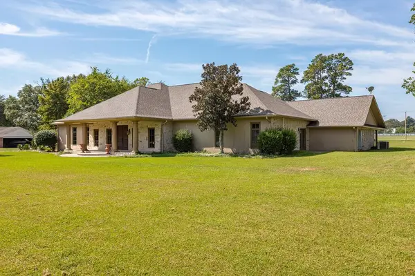902 S Us Highway 69, Huntington, TX 75949