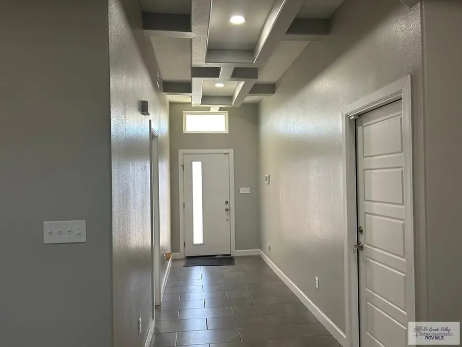 102 Poppy St, Los Fresnos, TX 78566 - Image #2