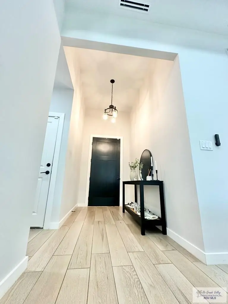401 Tamarindo Ln., Brownsville, TX 78521 - Image #3
