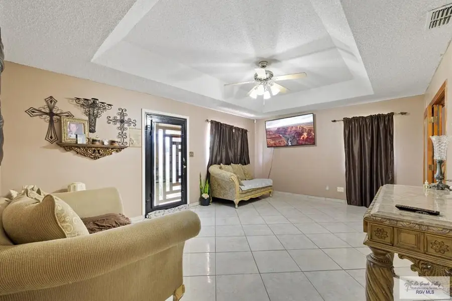 301 E 9 St, Los Fresnos, TX 78566 - Image #2