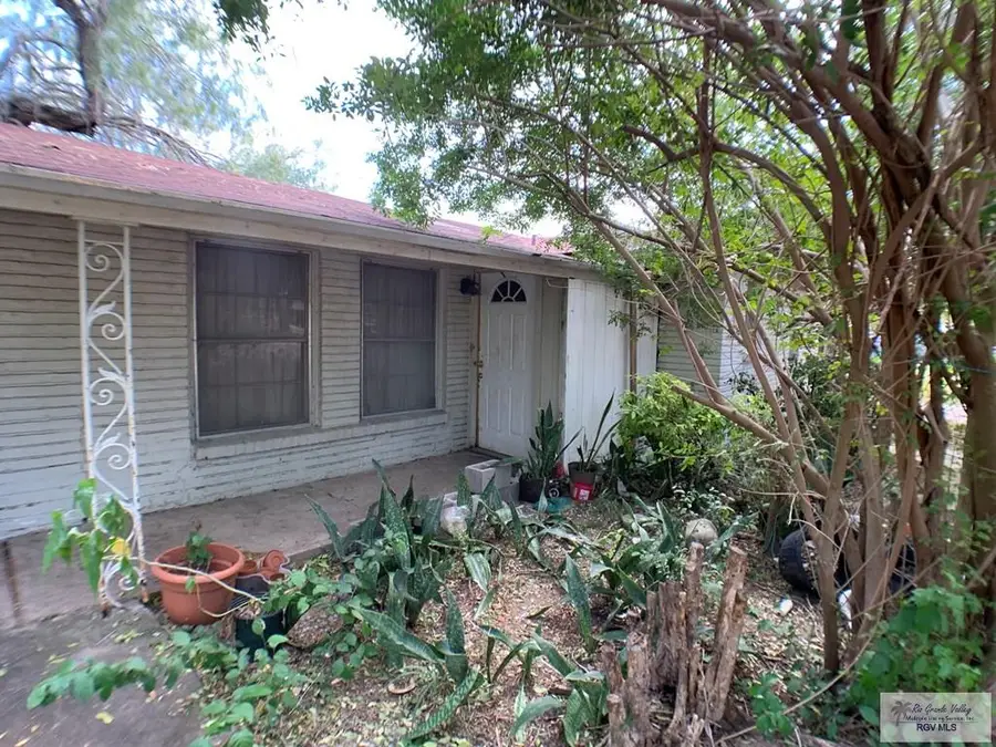 817 E Parkwood Dr, Harlingen, TX 78550 - Image #2