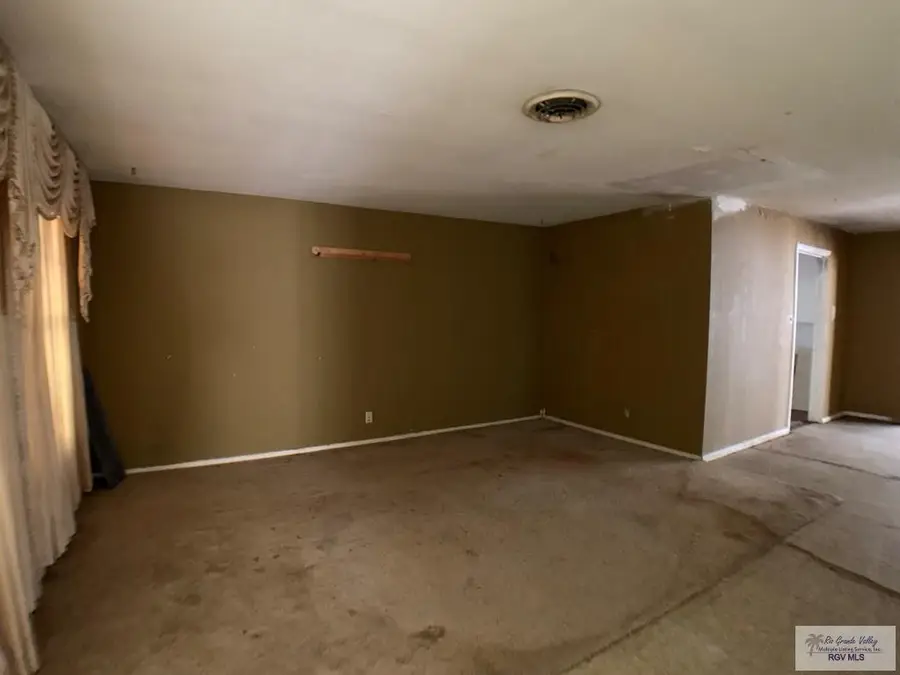 817 E Parkwood Dr, Harlingen, TX 78550 - Image #3