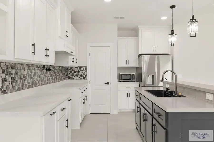 1004 Orchard Dr., Alton, TX 78573 - #3