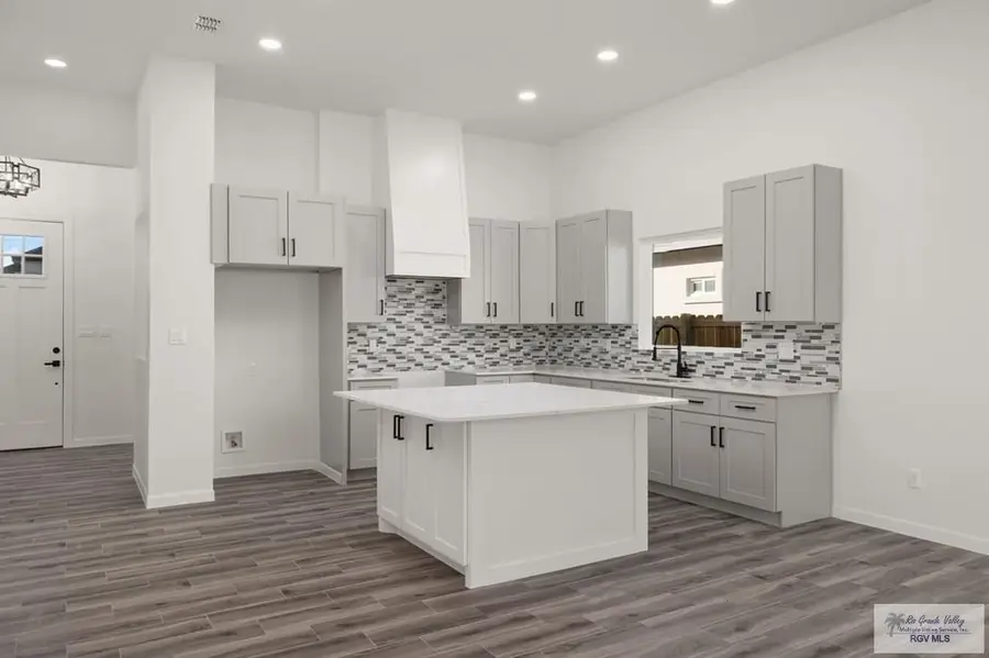 6108 N Rayo Del Sol St, Edinburg, TX 78542 - #3