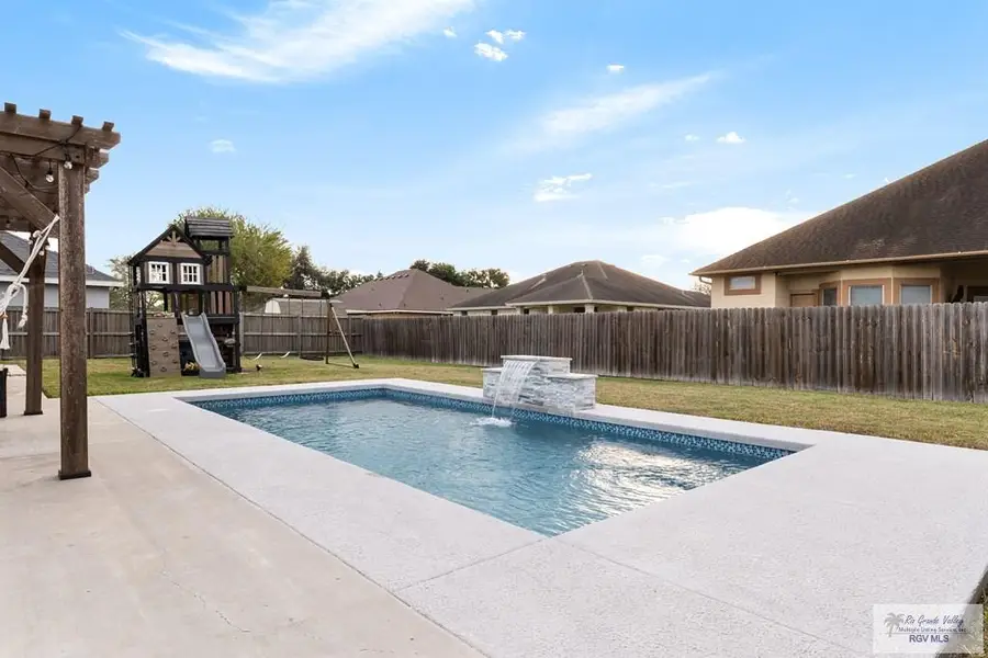 5533 Lovers Ln, Brownsville, TX 78526 - Image #2