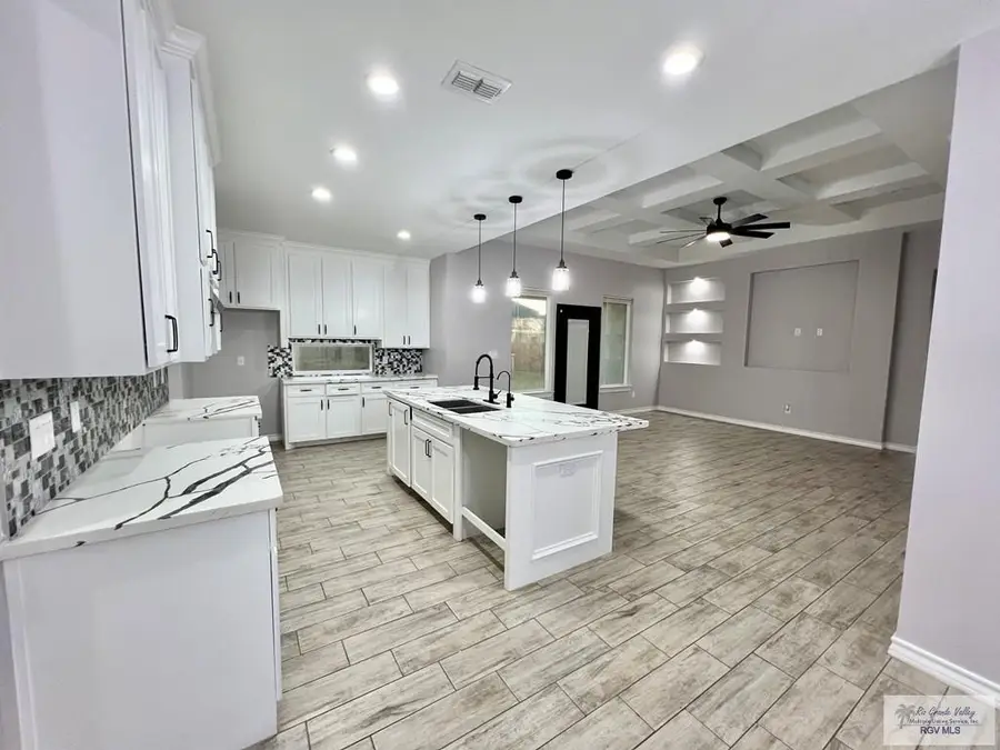 8537 Bellagio Cir, Harlingen, TX 78552 - Image #3