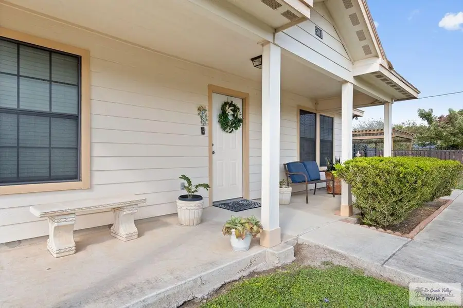 301 Alcala St, Los Indios, TX 78567 - Image #2