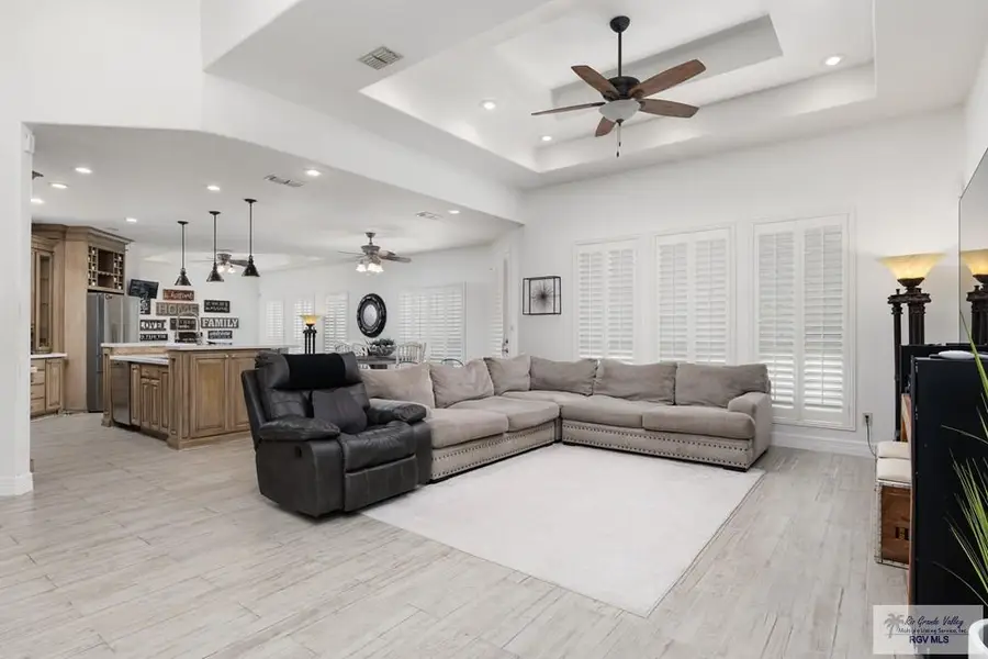 5453 Lovers Ln, Brownsville, TX 78526 - #3