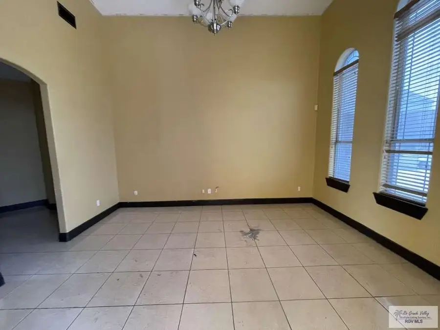 105 Thornwood Dr., Rio Grande City, TX 78582 - #3