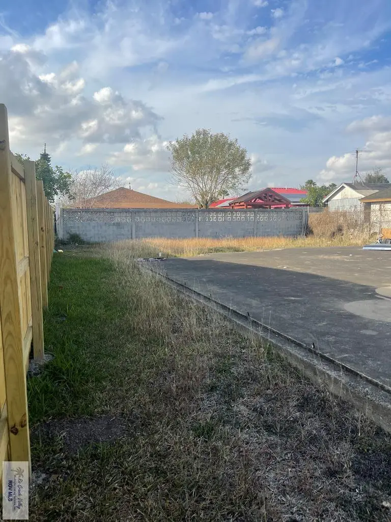 653 John Dr, Brownsville, TX 78520 - #1