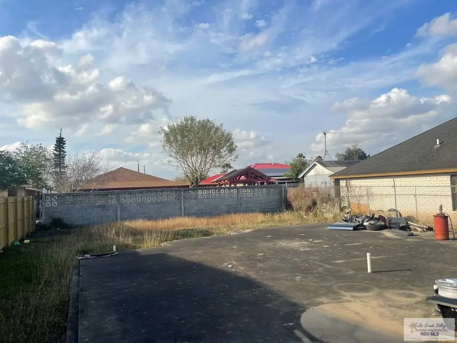 653 John Dr, Brownsville, TX 78520 - #2