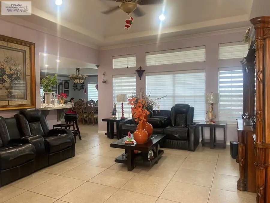 9104 Lake Charles Dr, Los Fresnos, TX 78566 - #3