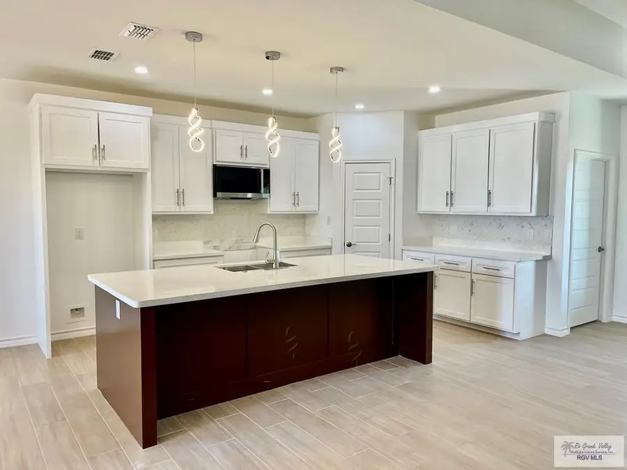 699 Foster Ln, Brownsville, TX 78521 - #3