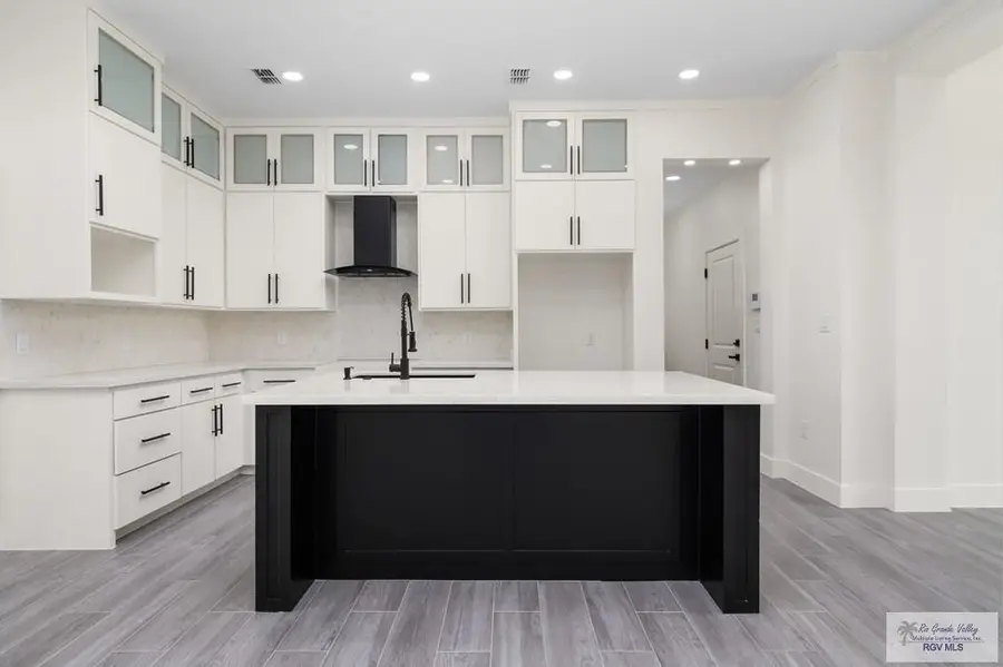 303 Red Oak Dr., Los Fresnos, TX 78566 - #3