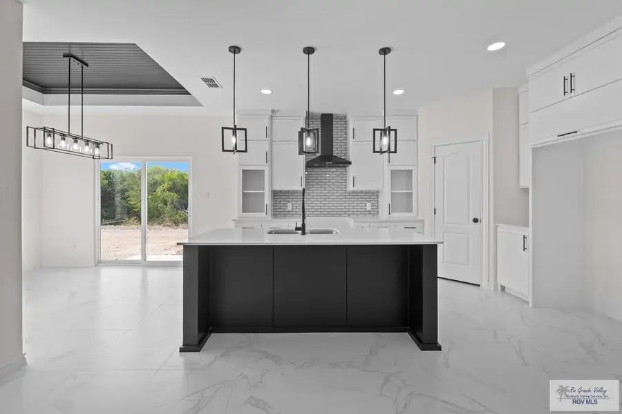 1056 Oro Blanco Ave, Brownsville, TX 78521 - #2