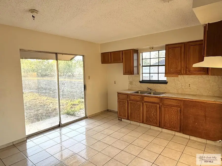 22194 Young Rd., Combes, TX 78535 - #2