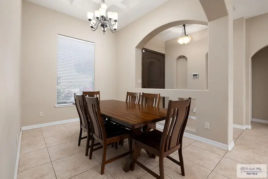 719 W Paisano Ln, Weslaco, TX 78599 - #2