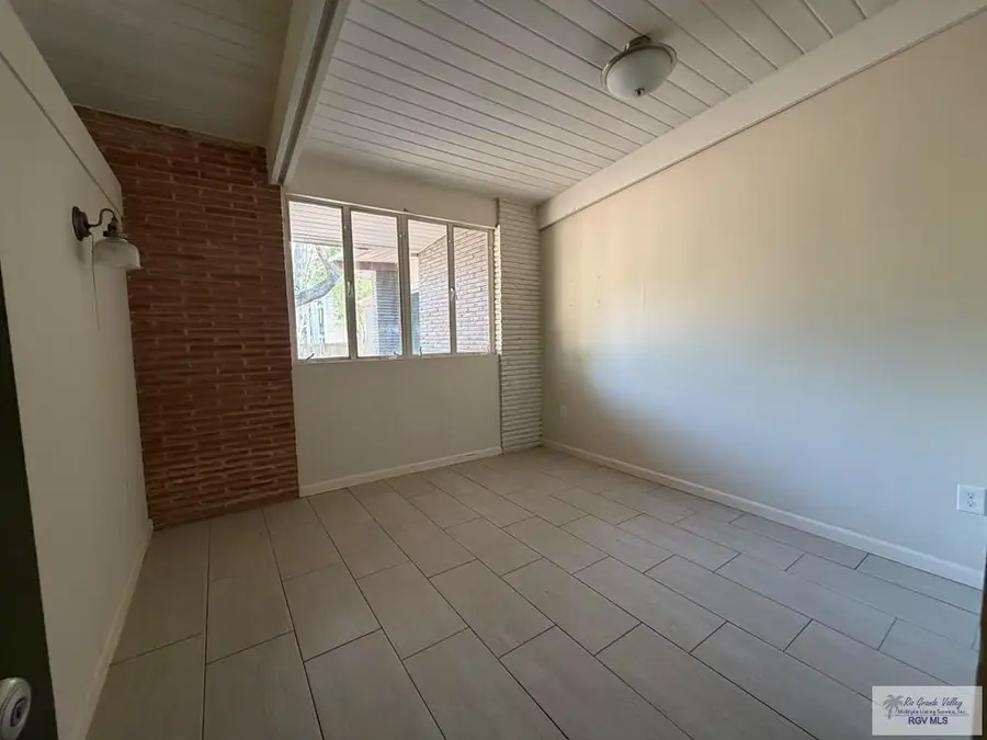 1618 S Parkwood Dr, Harlingen, TX 78550 - #2