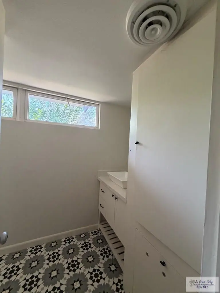 1618 S Parkwood Dr, Harlingen, TX 78550 - #3