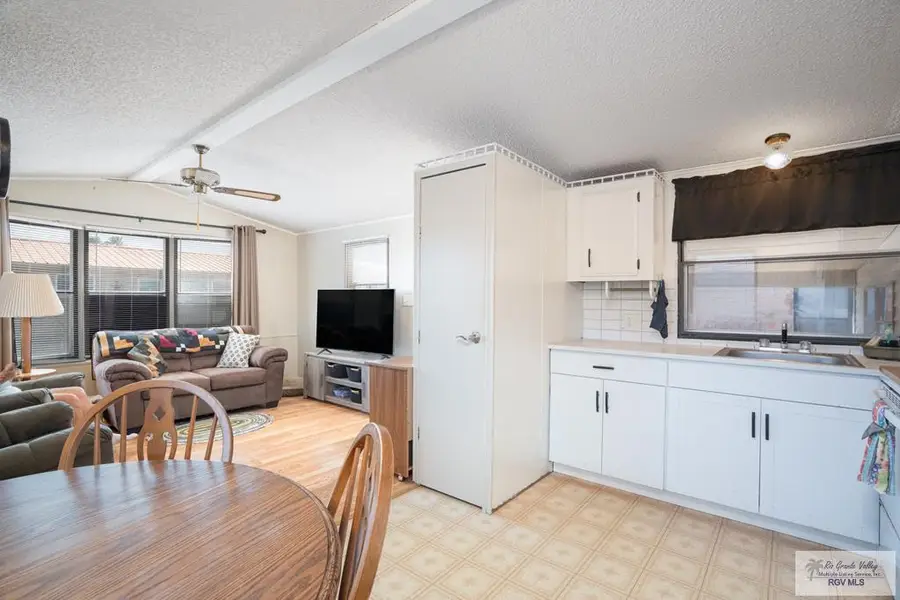 4325 Kansas St., Combes, TX 75052 - #2