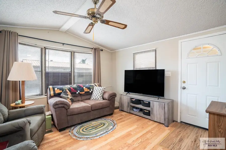 4325 Kansas St., Combes, TX 75052 - #3