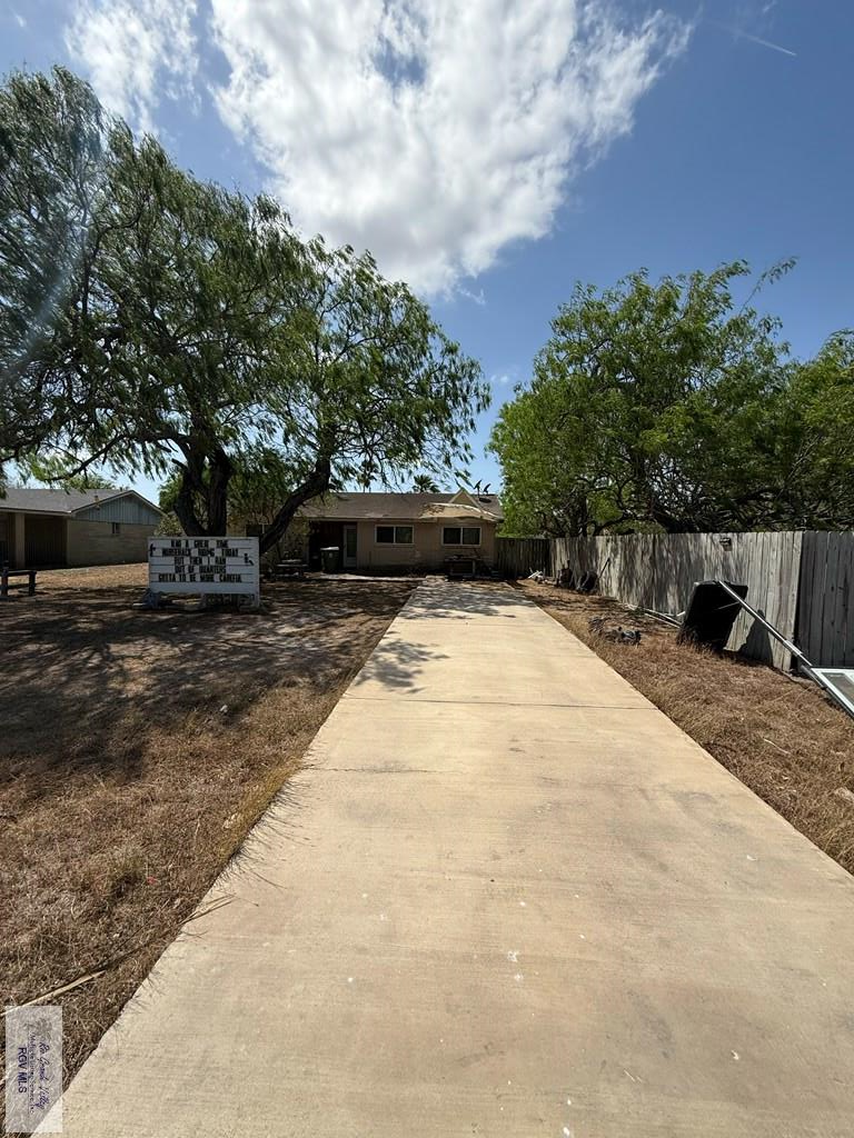 707 Ebony Ave., Laguna Vista, TX 78578 - #2