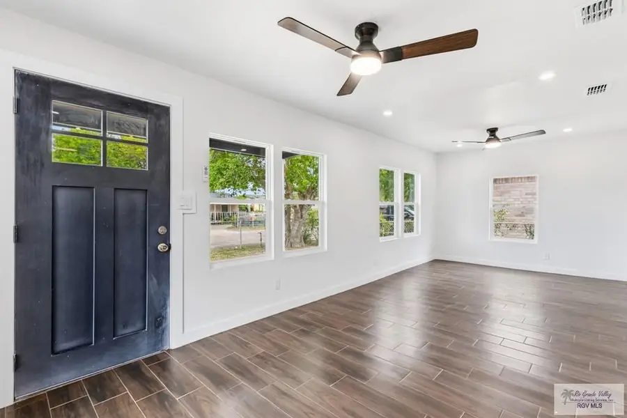 617 W Lozano St, Harlingen, TX 78550 - #2