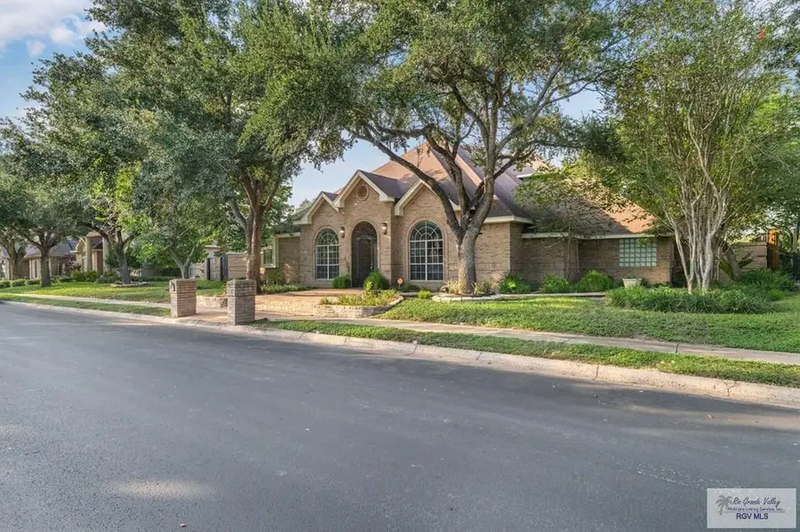 304 Sunflower Ave, McAllen, TX 78504 - #2