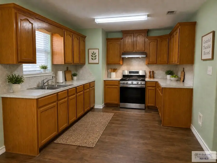 1101 W Jefferson Ave, Harlingen, TX 78550 - #3