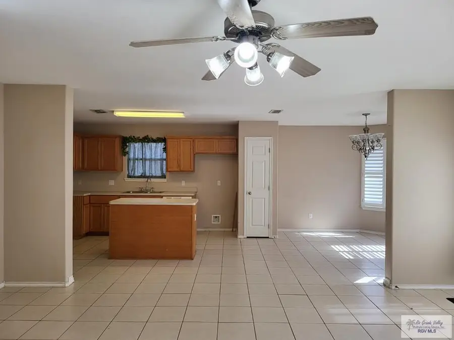 3611 Oviedo Dr, Brownsville, TX 78520 - #2