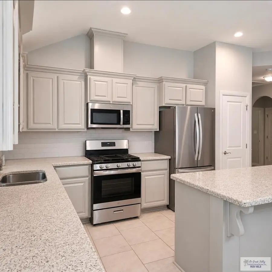 2445 Grove Ln, Brownsville, TX 78526 - #3