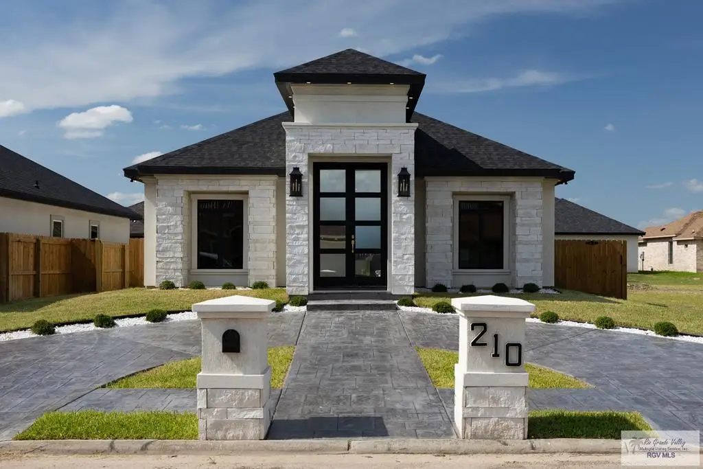 210 Paradise St., Rio Grande City, TX 78582 - #1