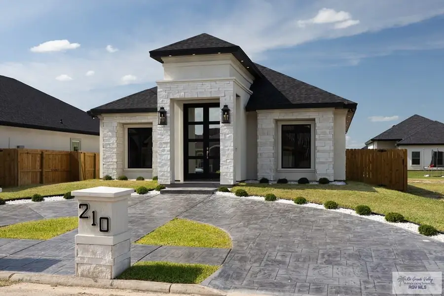210 Paradise St., Rio Grande City, TX 78582 - #2