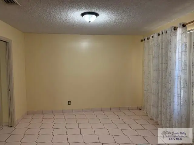 18 Lakeview Ln., Brownsville, TX 78521 - #3