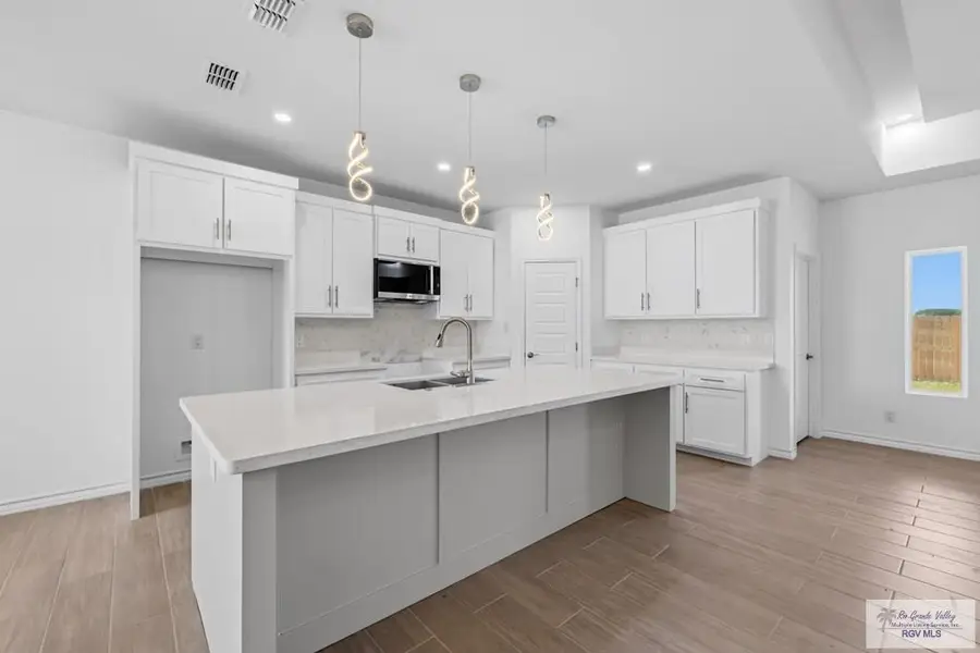 699 Foster Ln, Brownsville, TX 78521 - #3