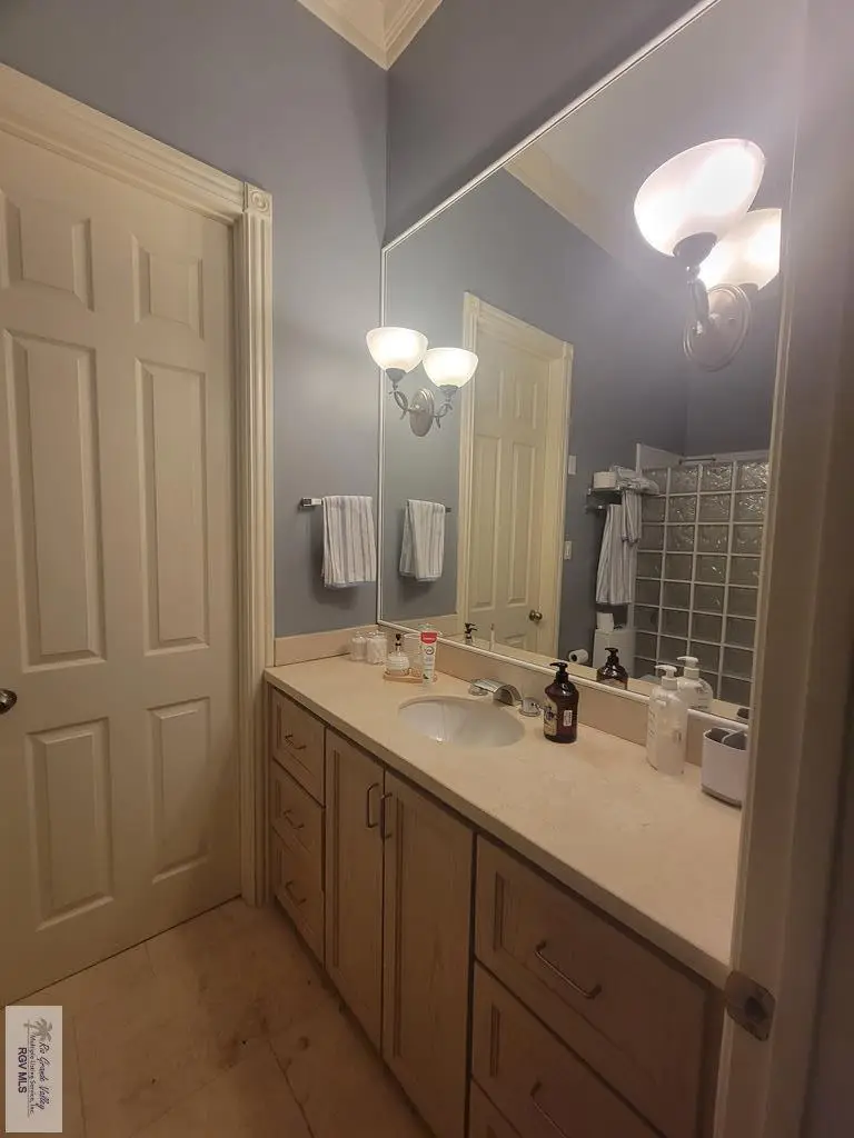 916 Balboa Ave., Rancho Viejo, TX 78575 - #2