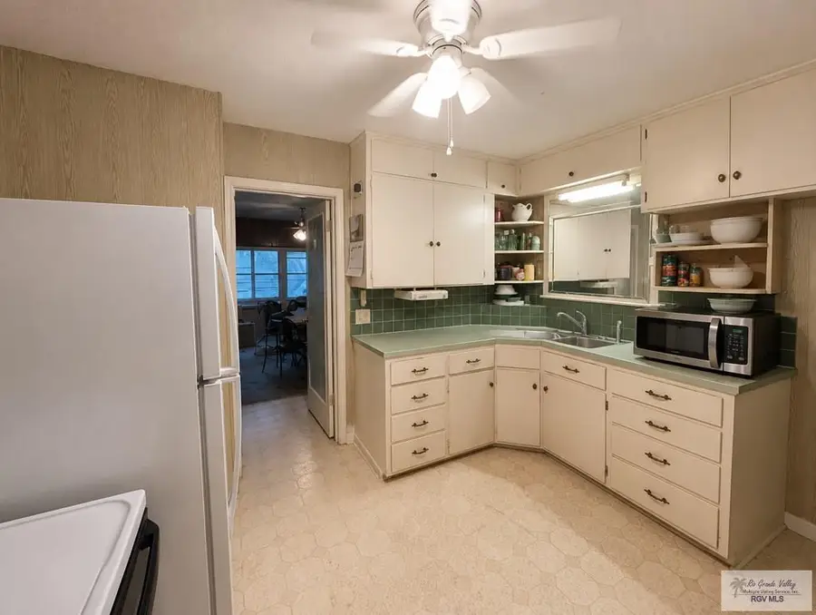 908 E Taylor St, Harlingen, TX 78550 - #3