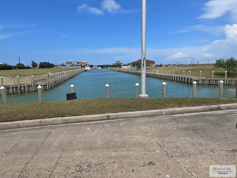 207 Annie Bonnie Dr, Port Isabel, TX 78578 - #3