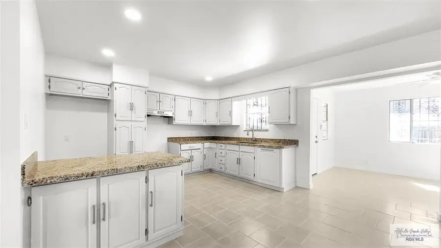 206 E Dunkin Cir, Harlingen, TX 78550 - #3