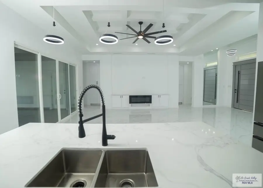 1612 Gladiola Dr, Brownsville, TX 78520 - #3