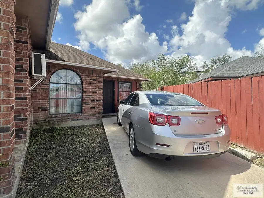 4554 Agua Dulce Dr., Brownsville, TX 78521 - #3