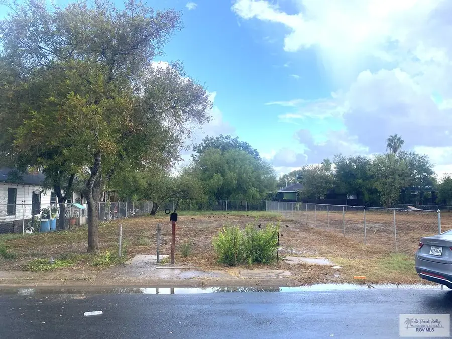 1014 N E St, Harlingen, TX 78550 - #2