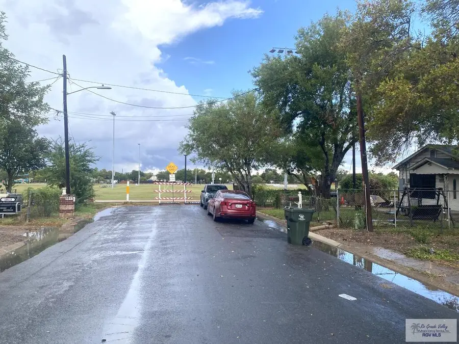 1014 N E St, Harlingen, TX 78550 - #3