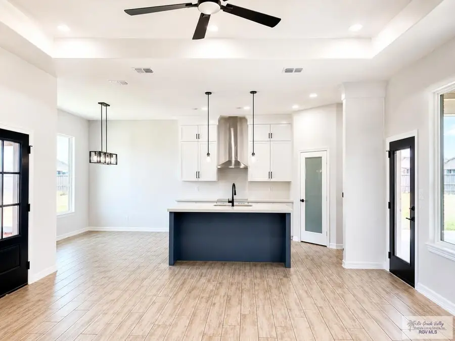 217 Risueno Ave, Donna, TX 78537 - #3