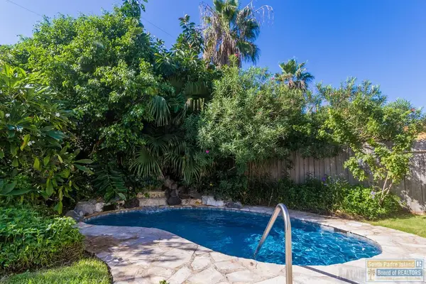 121 E Gardenia St., South Padre Island, TX 78597