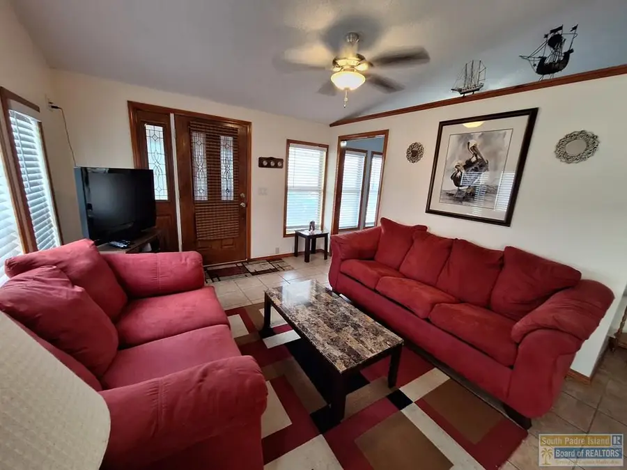 132 E Bonnet Circle, Port Isabel, TX 78578 - Image #3