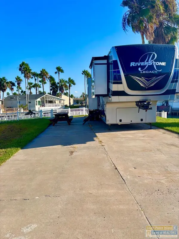 142 E Bonnet Circle, Port Isabel, TX 78578