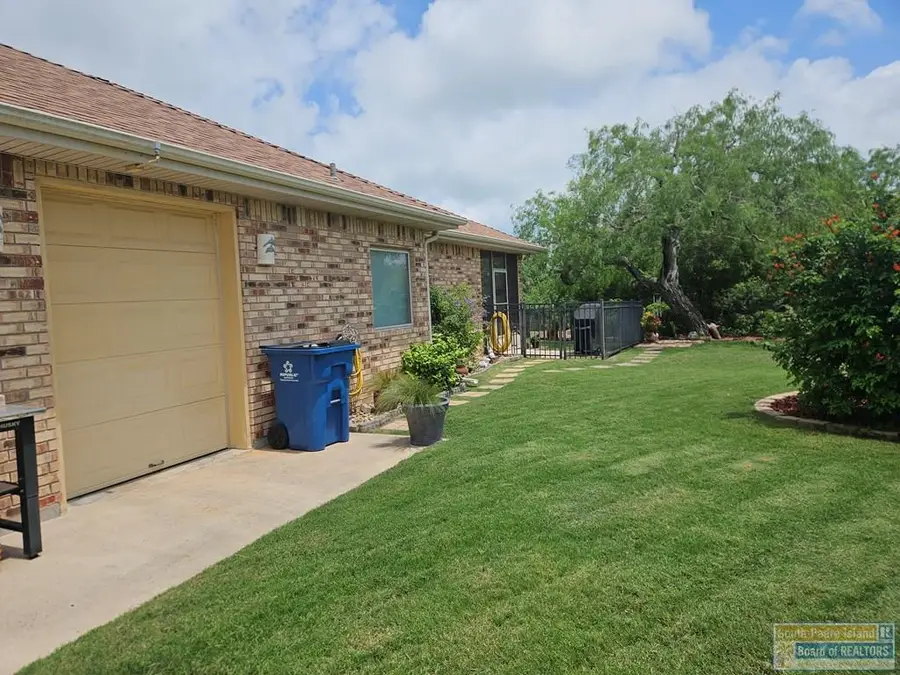 35 Bethpage Dr., Laguna Vista, TX 78578 - #3