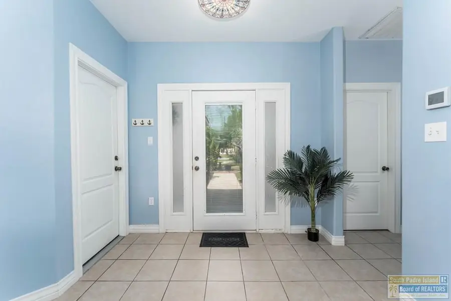 36 Golf House Rd., Laguna Vista, TX 78578 - #2