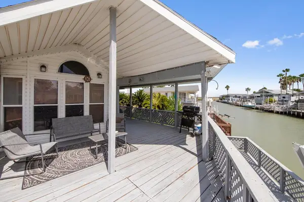 698 E Clam Circle, Port Isabel, TX 78578